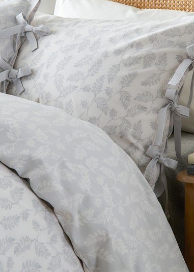 Wylder Nature Chloe Printed Reversible White Duvet Set