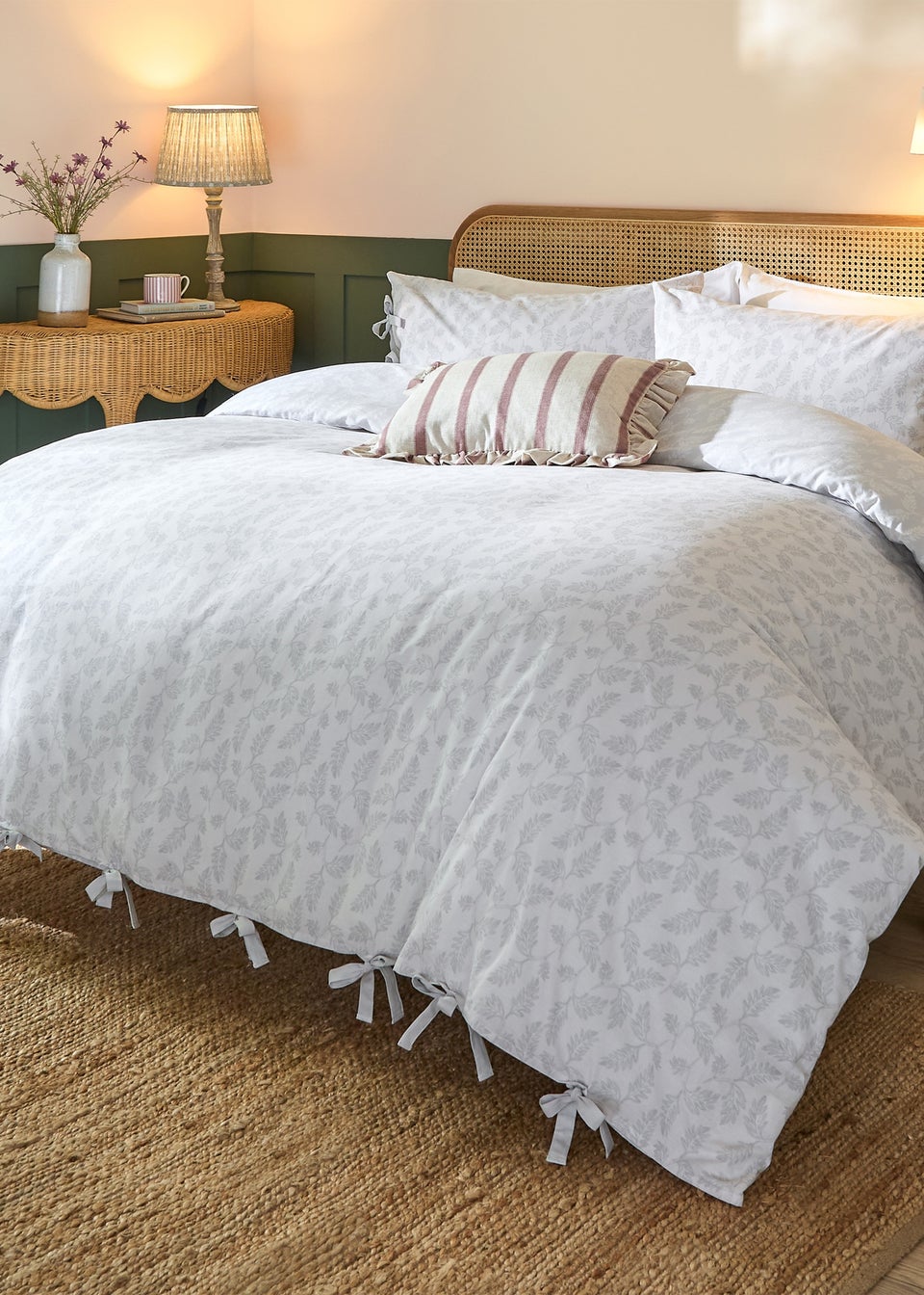 Wylder Nature Chloe Printed Reversible White Duvet Set