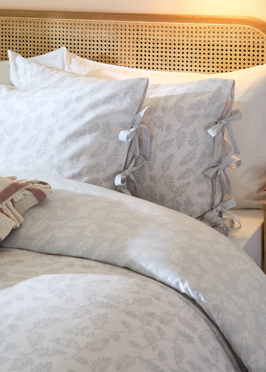 Wylder Nature Chloe Printed Reversible White Duvet Set