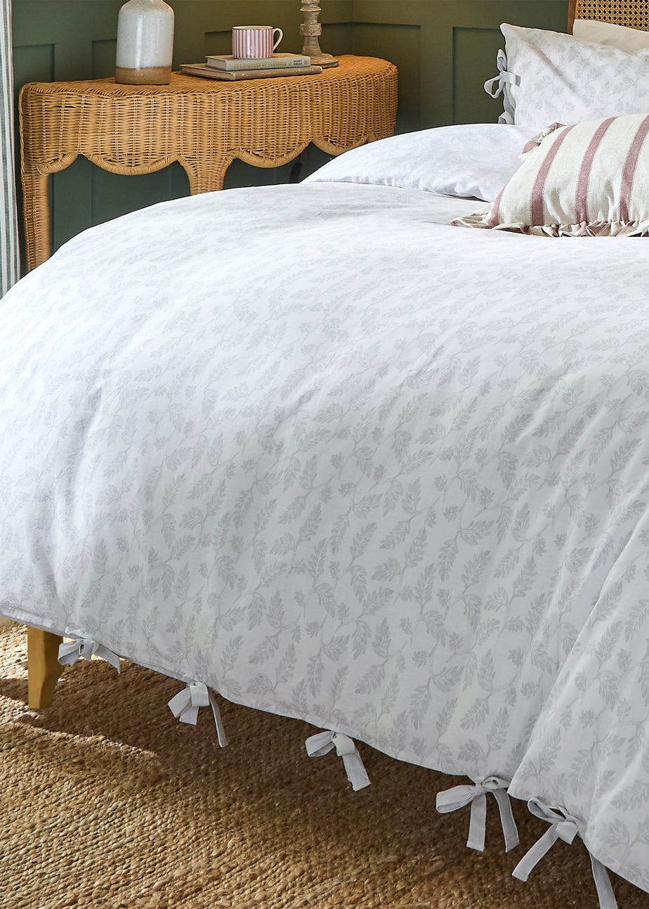 Wylder Nature Chloe Printed Reversible White Duvet Set
