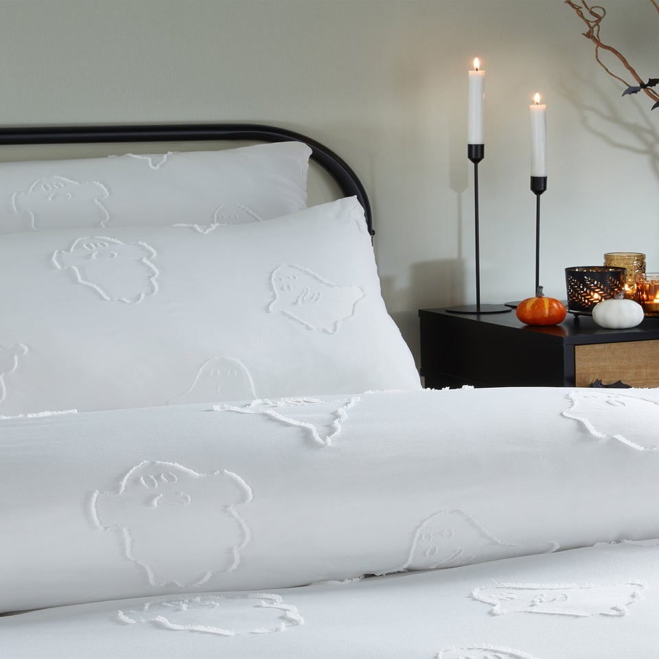 Duvet Day Ghostly Ghouls Soft Touch Tufted White Duvet Set