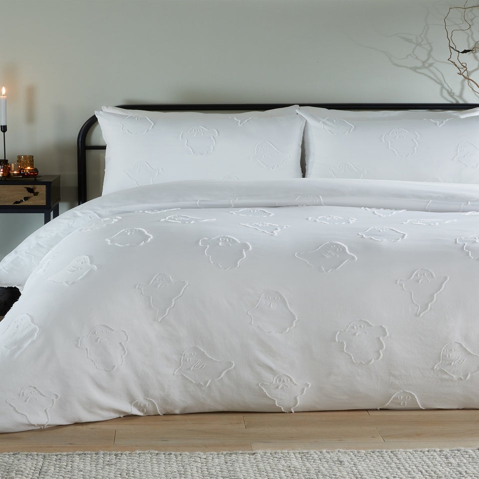 Duvet Day Ghostly Ghouls Soft Touch Tufted White Duvet Set