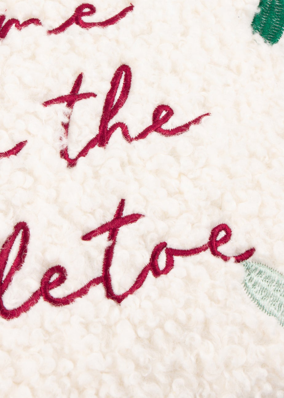 Furn Mistletoe Wreath Embroidered Multi Cushion