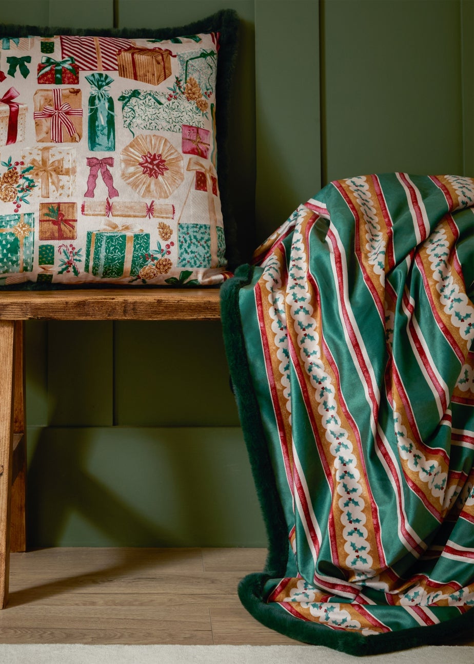 Furn All Wrapped Up Velvet Faux Fur Emerald/Red Throw