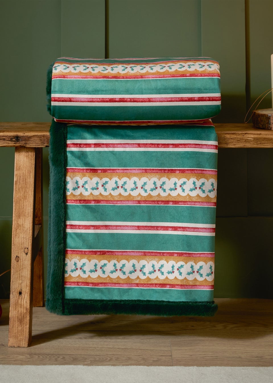 Furn All Wrapped Up Velvet Faux Fur Emerald/Red Throw