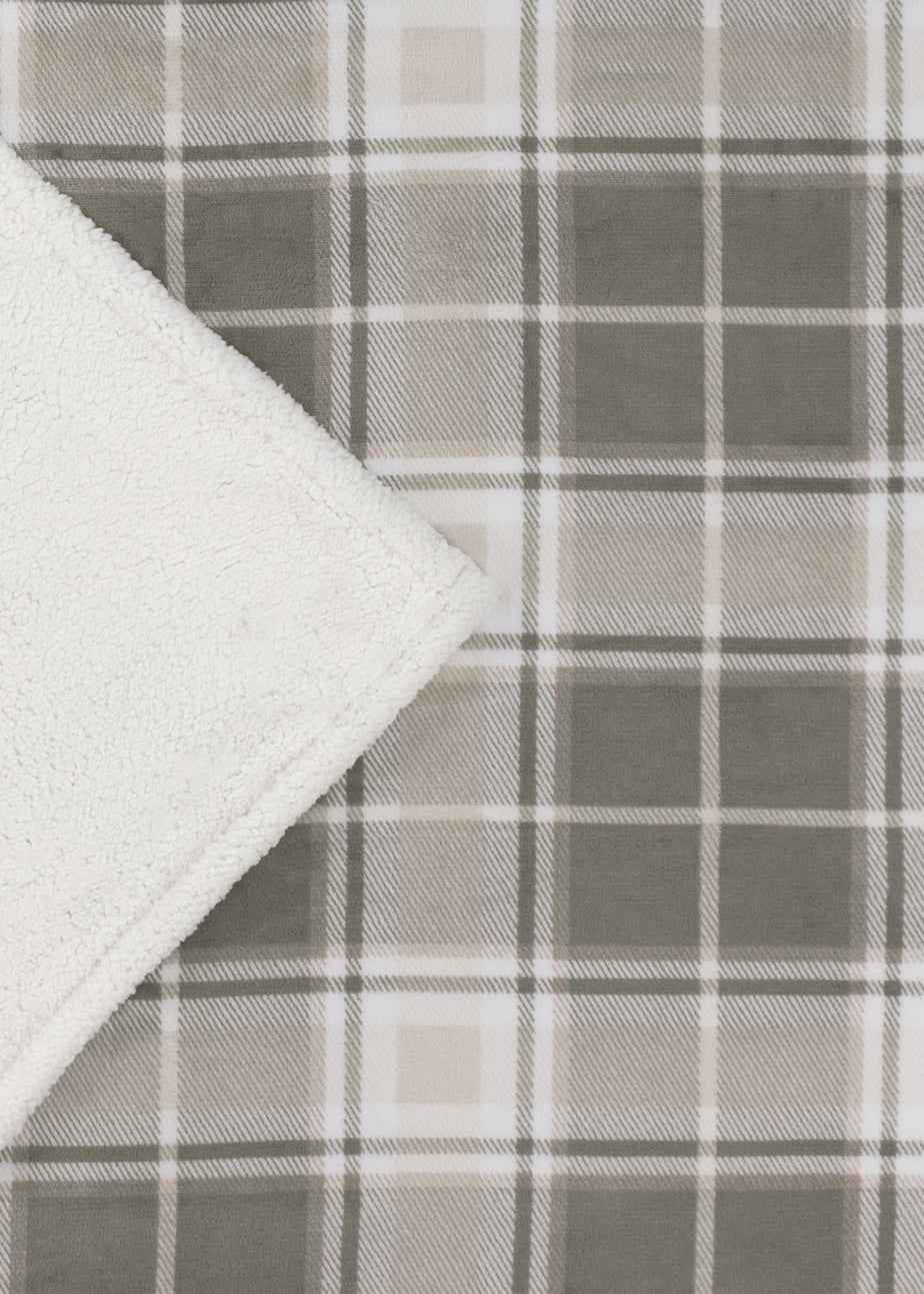 Wylder Nature Braemar Sherpa Tartan Fleece Green/Natural Throw