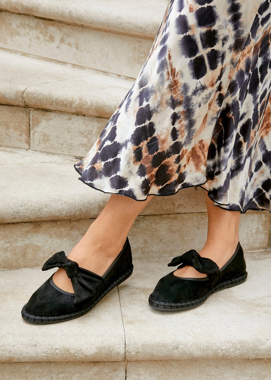 Linzi Pout Black Faux Suede Pumps