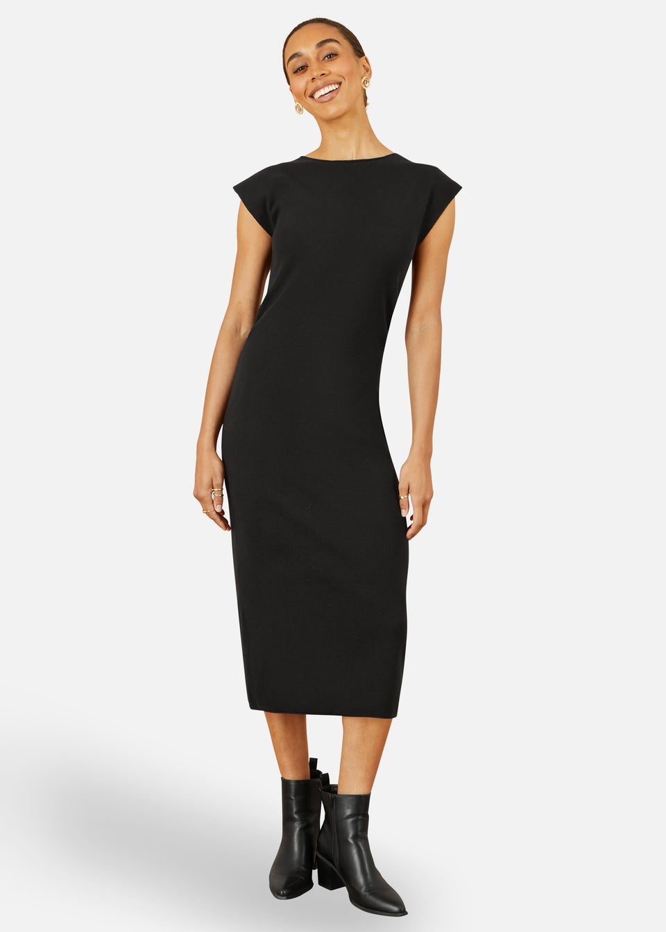 Yumi Knitted Ruched Midi Dress In Black