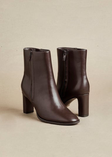 Linzi Jonas Brown Faux Leather Block Heel Ankle Boot