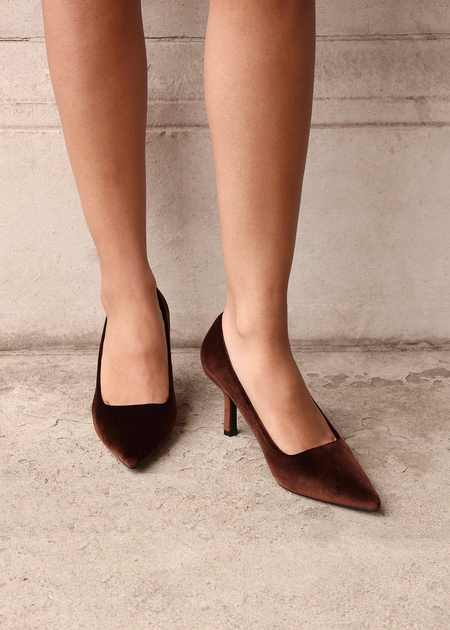 Linzi Kat Brown Velvet Classic Court Heels