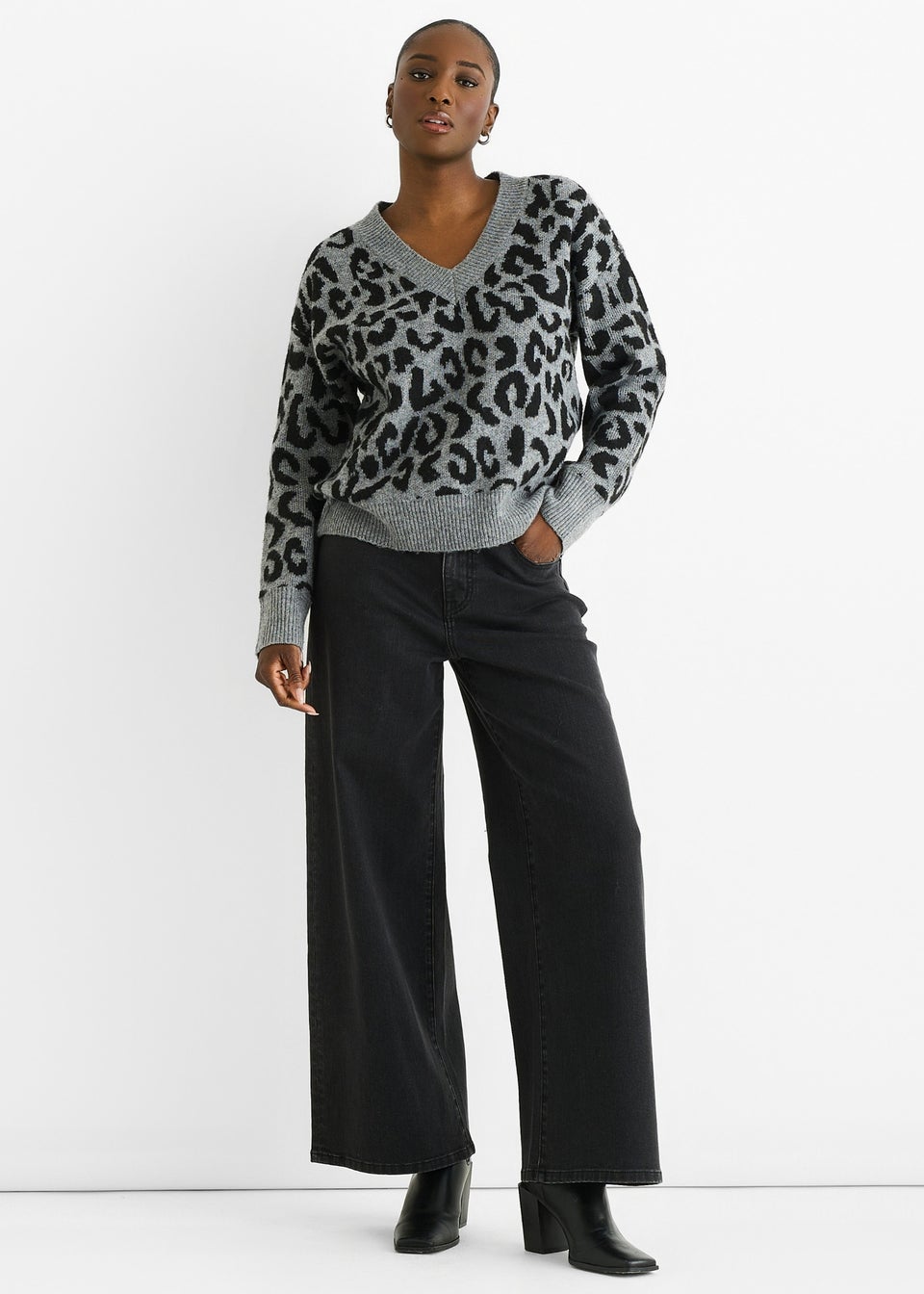 Gini London Grey Animal V Neck Short Knit Jumper