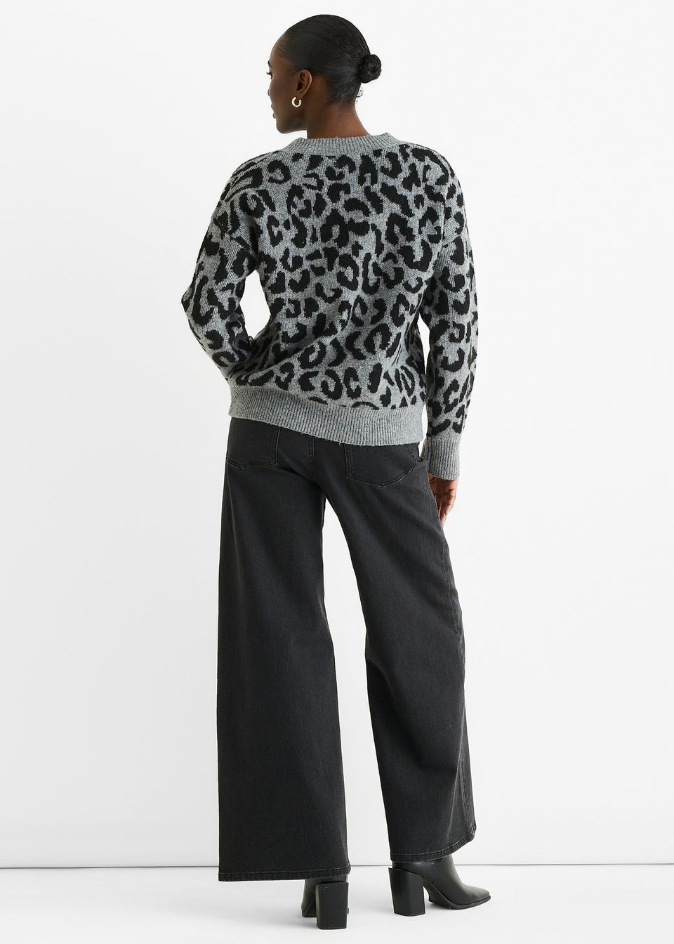 Gini London Grey Animal V Neck Short Knit Jumper