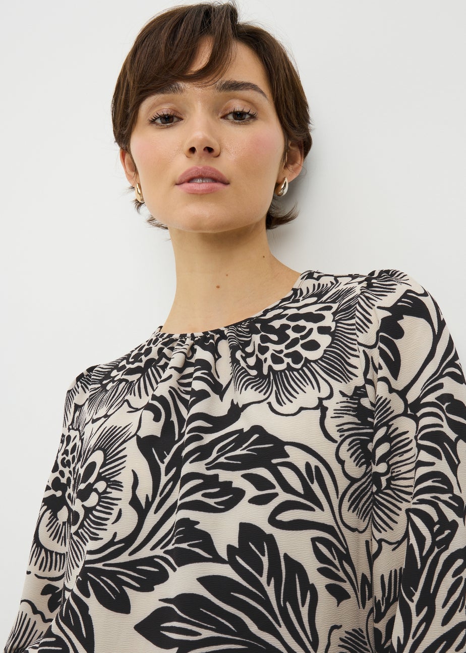 Black Floral Scoop Hem Blouse