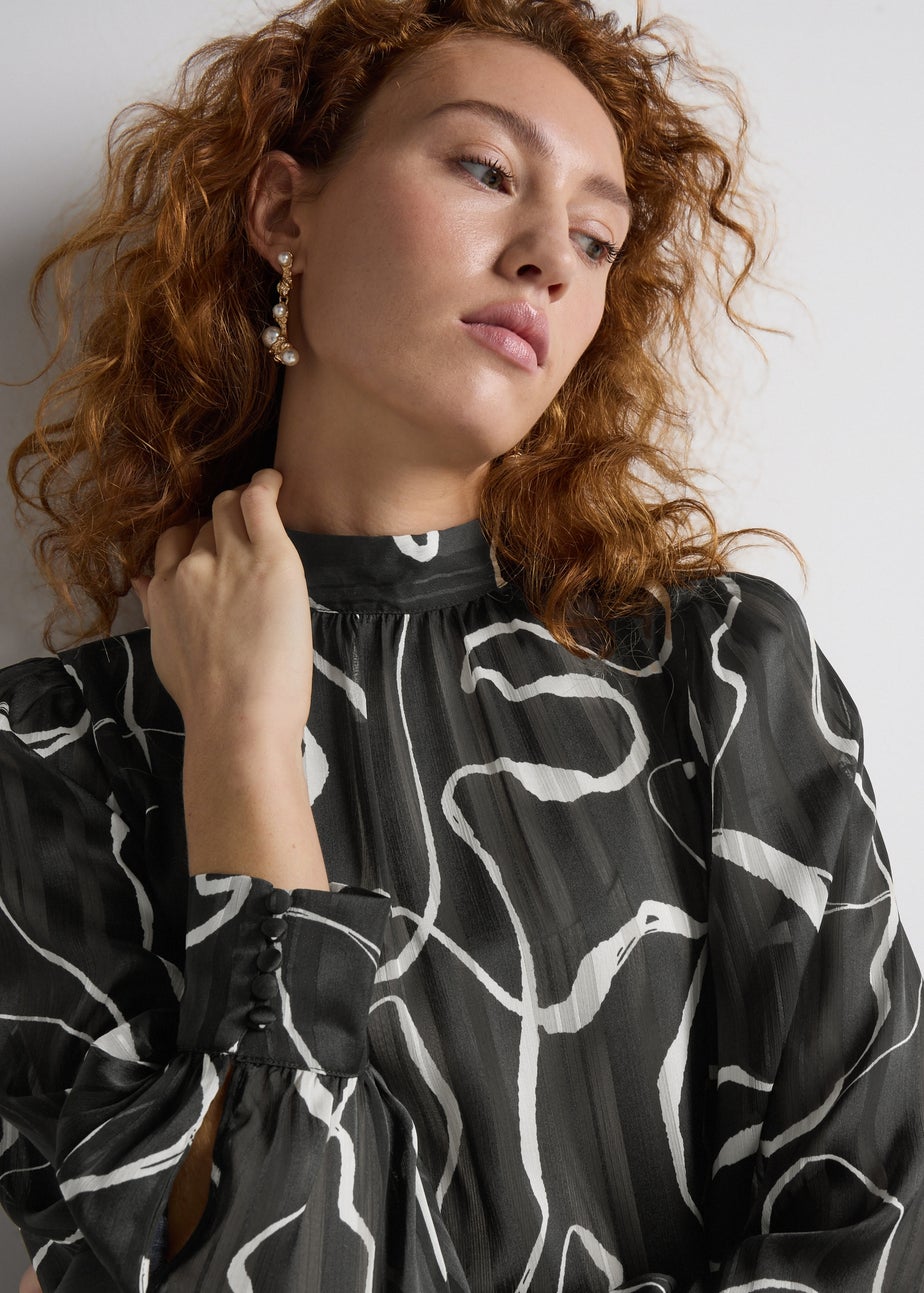 Et Vous Black Wiggle Satin Tunic Blouse