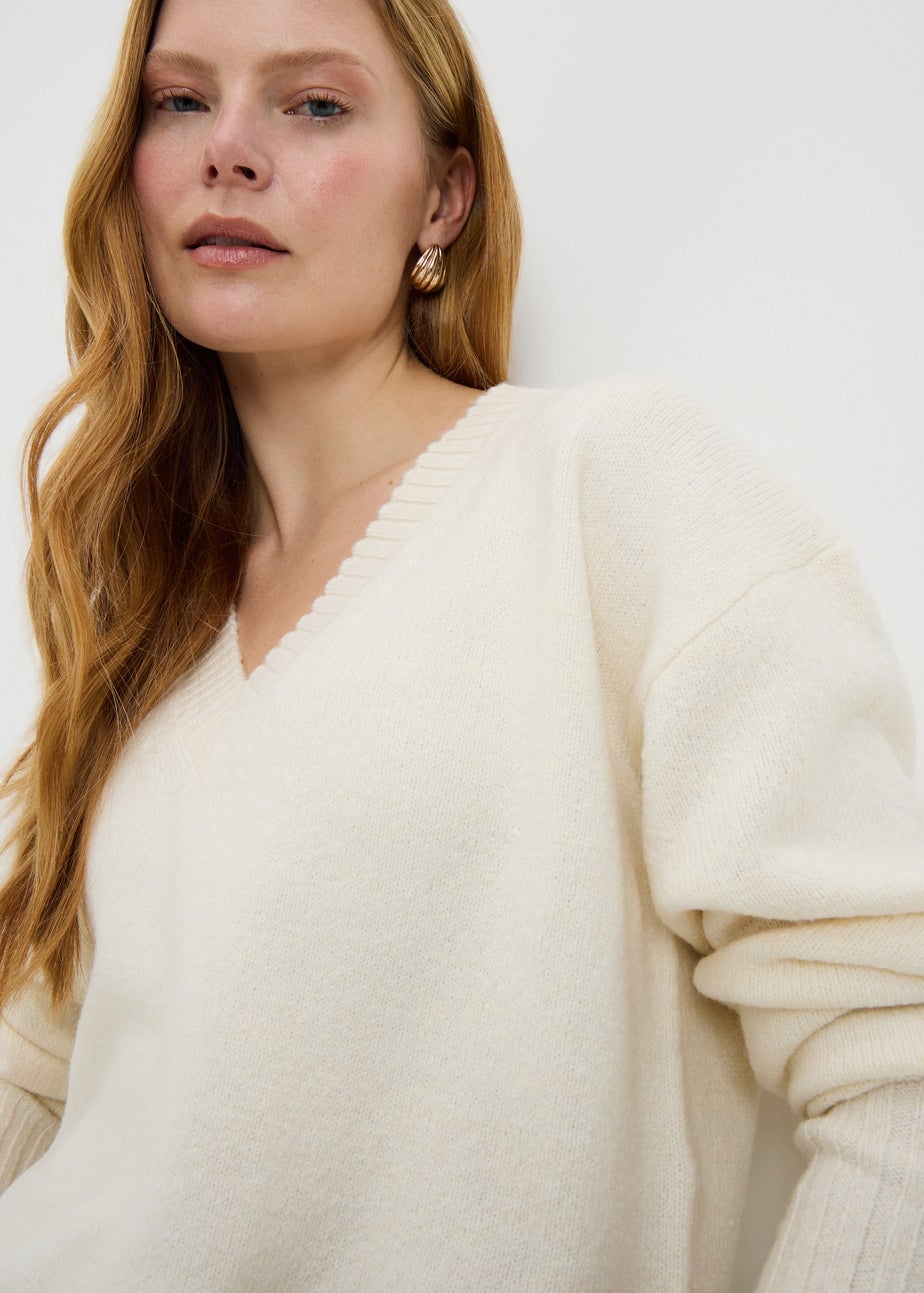 Cream V-Neck Knitted Jumper