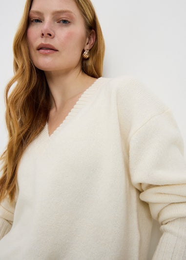 Cream V-Neck Knitted Jumper