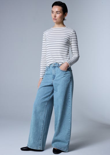 Lightwash Wide Leg Jeans