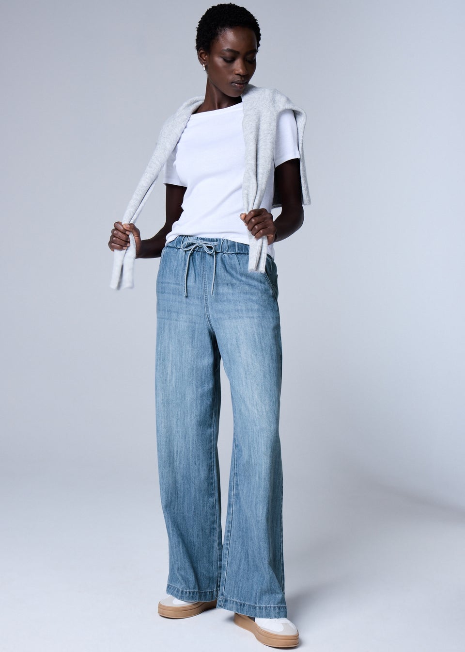 Midwash Comfort Wide Leg Jeans