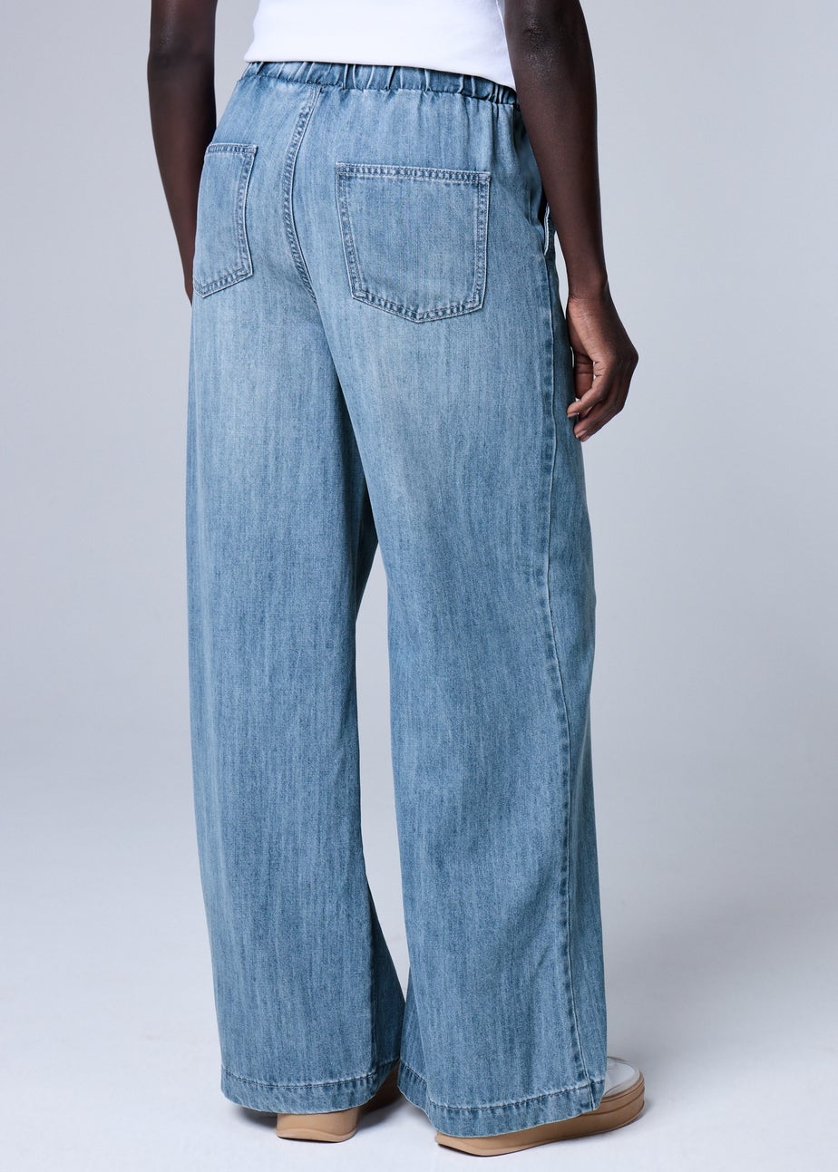 Midwash Comfort Wide Leg Jeans