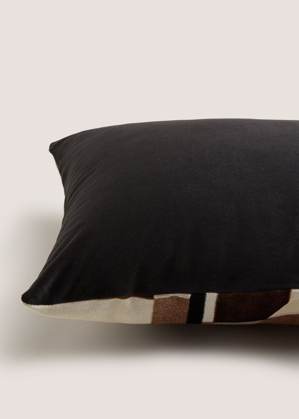 Neutral Geo Curve Cushion