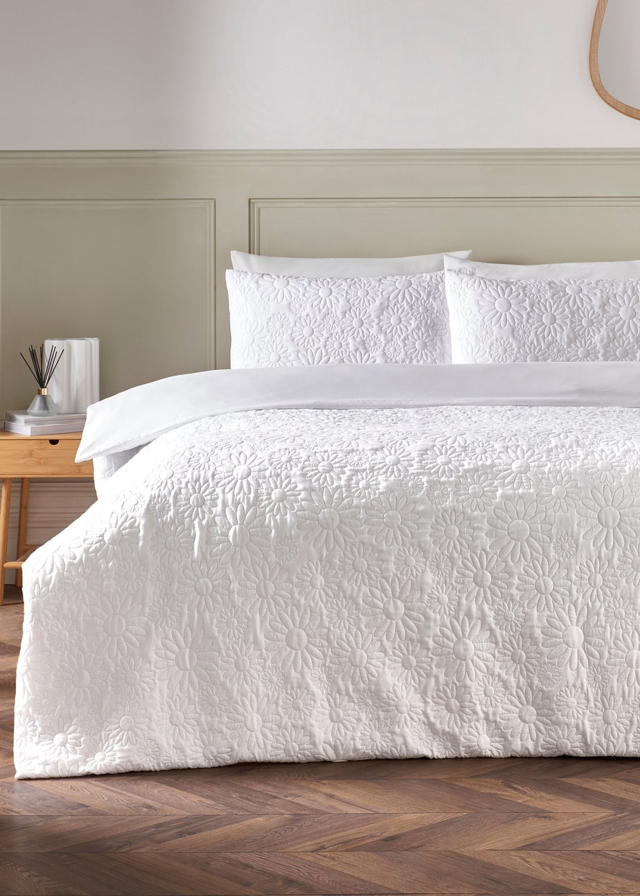 White Flower Quilted Duvet Set