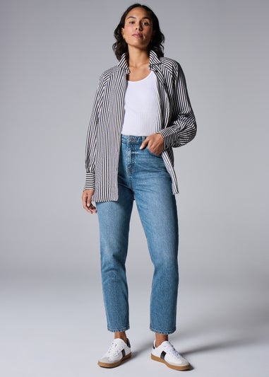 Papaya Petite Midwash Ava Mom Jeans