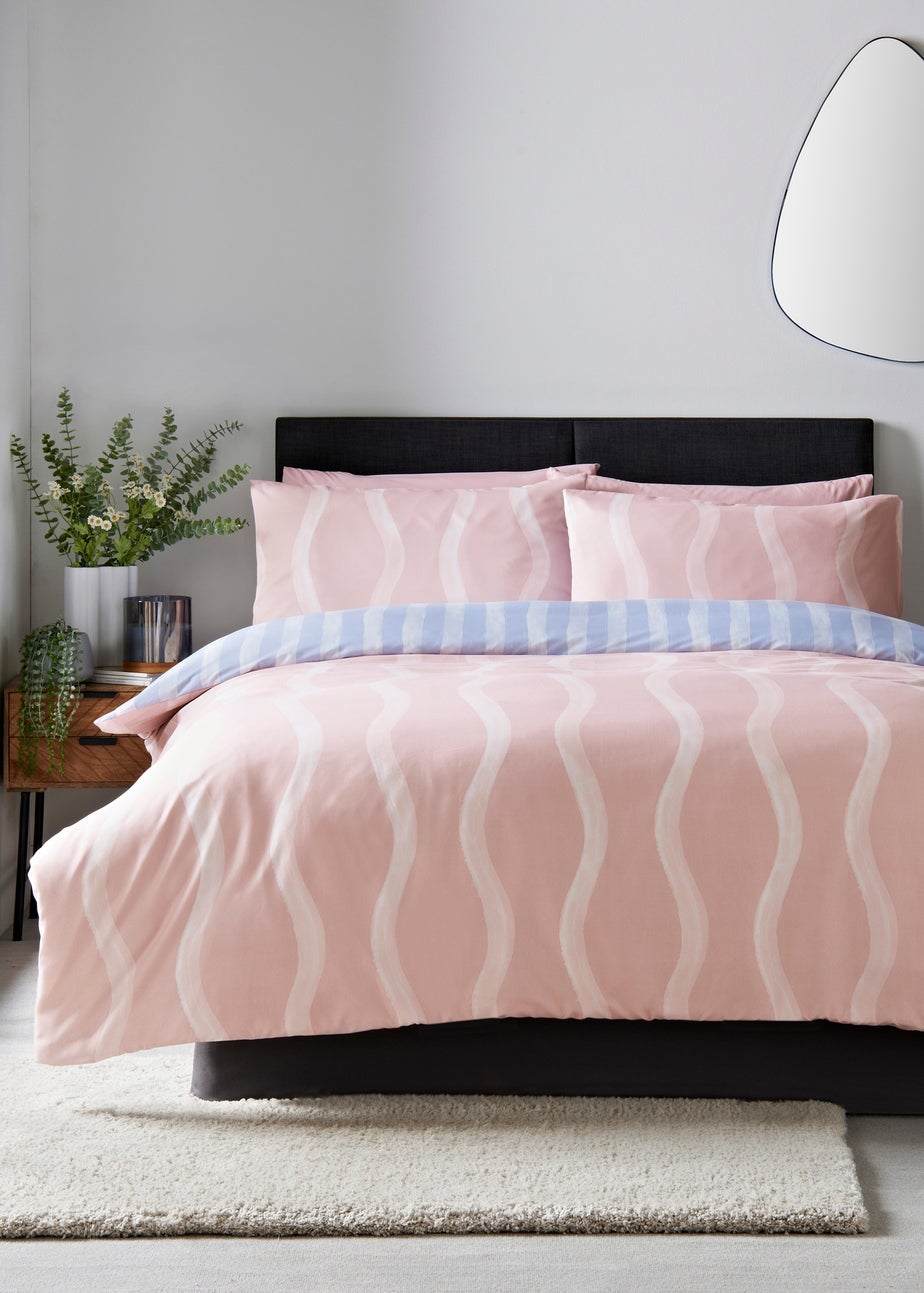 Pink Wavy Striped Reversible Duvet Set