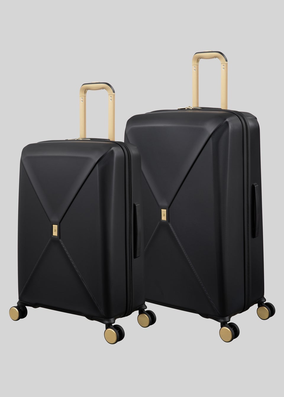 IT Luggage Statuesque Black Hardshell Suitcase