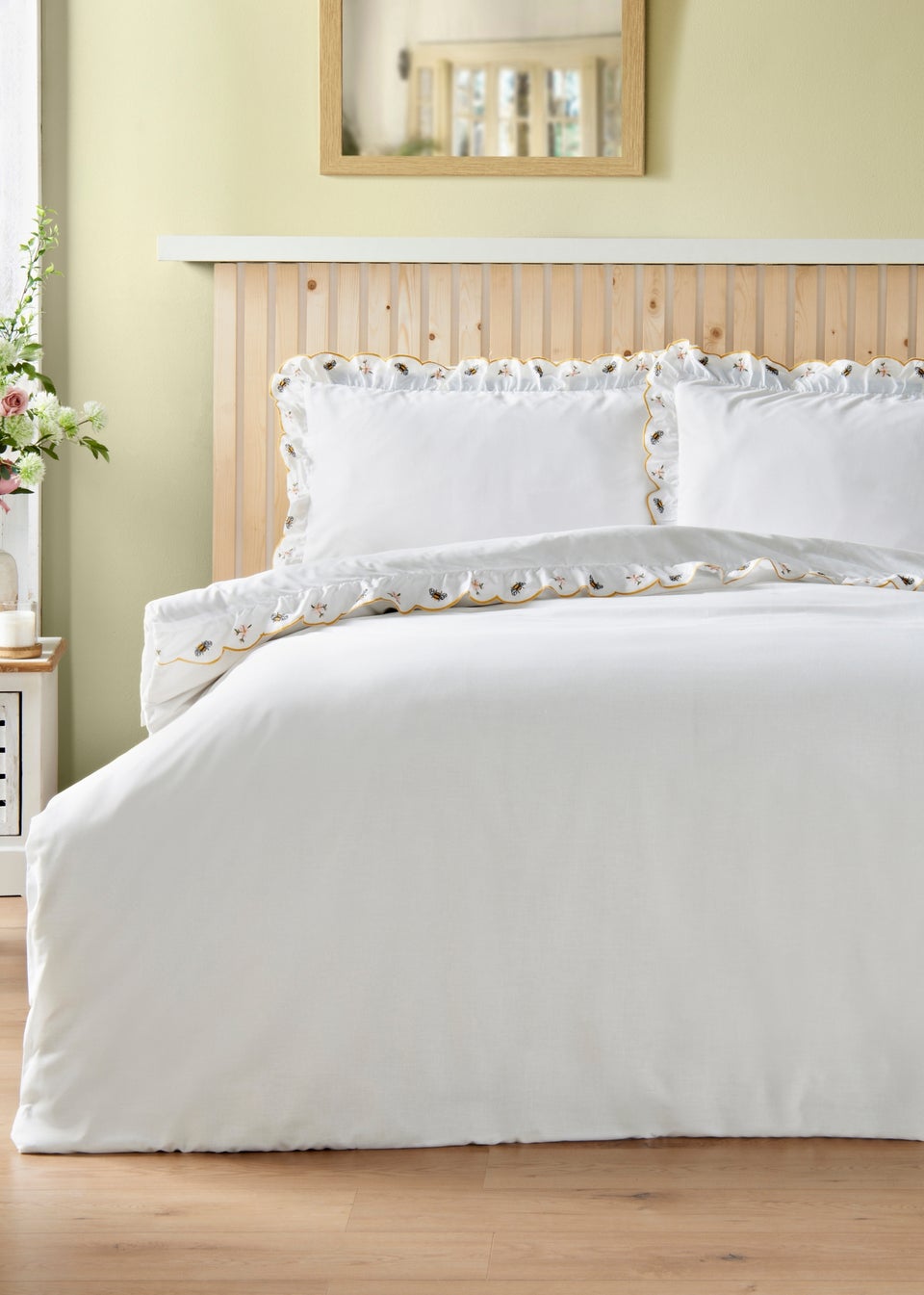 White Frill Bee Embroidered Duvet Set
