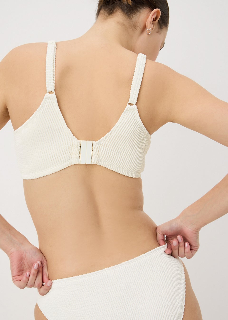 DD+ Cream Textured Knot Bikini Top