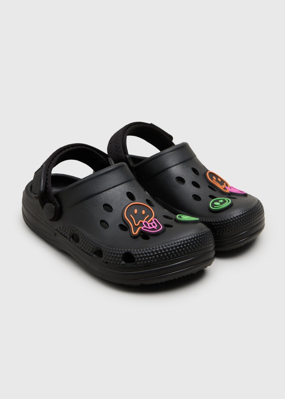 Boys Black Smiley Badge Clogs (Younger 8/9-Older 5/6)