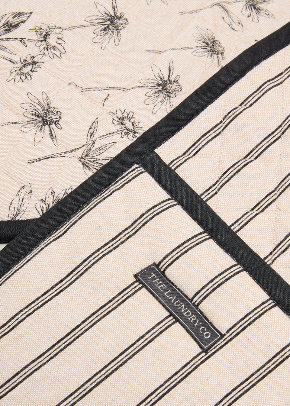 Kitchen Co Floral Oven Gloves