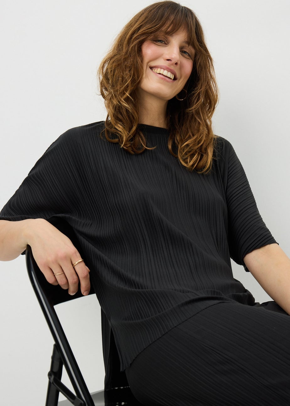Black Plisse Co Ord Top
