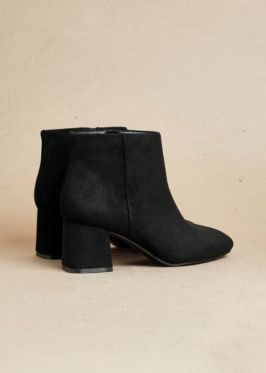 Linzi Alba Wide Fit Black Suede Block Heeled Ankle Boot