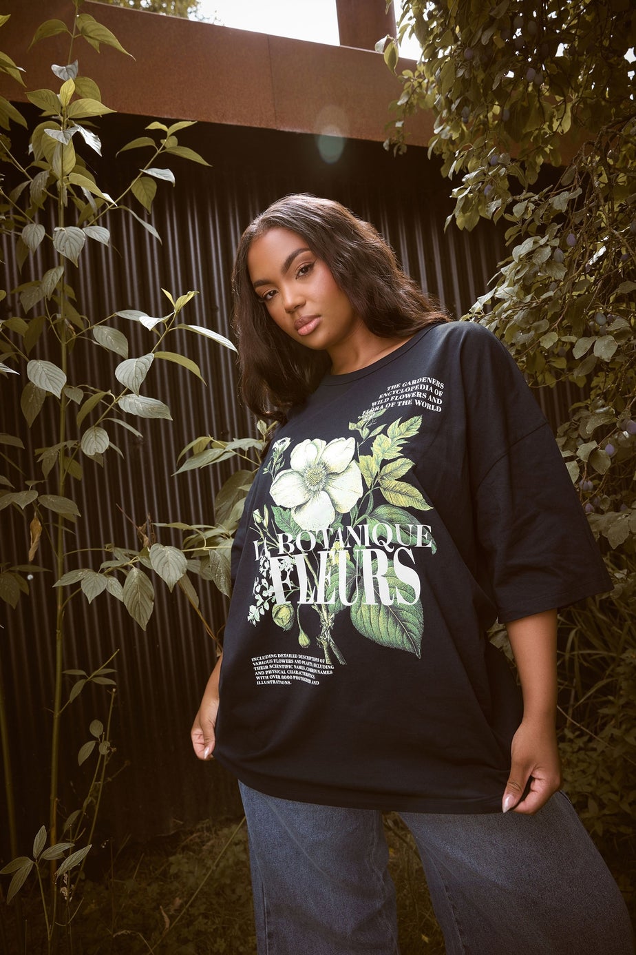 Yours Curve Black 'La Botanique Fleurs' Floral Boxy Graphic T-Shirt