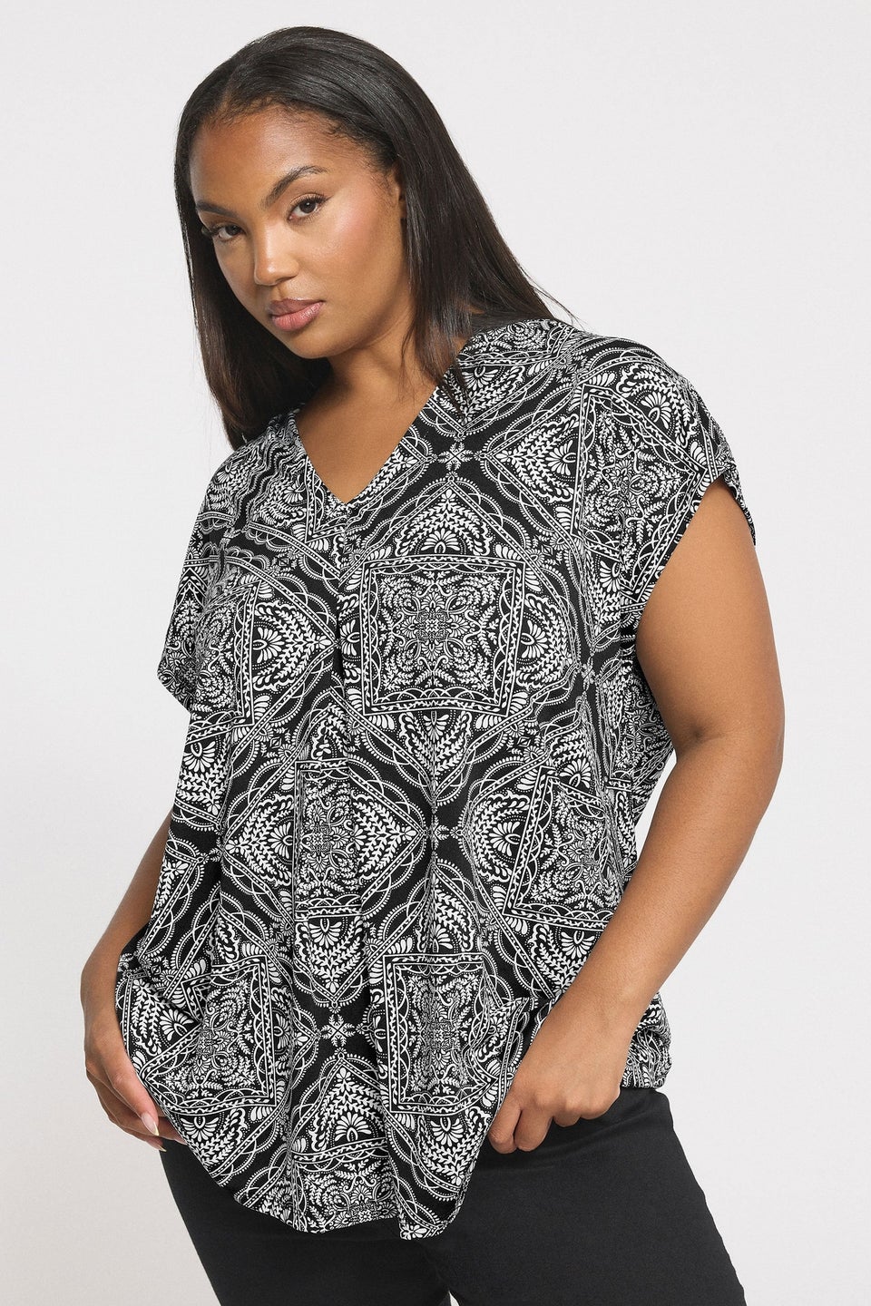 Yours Curve Black & White Paisley Print Pleated Top