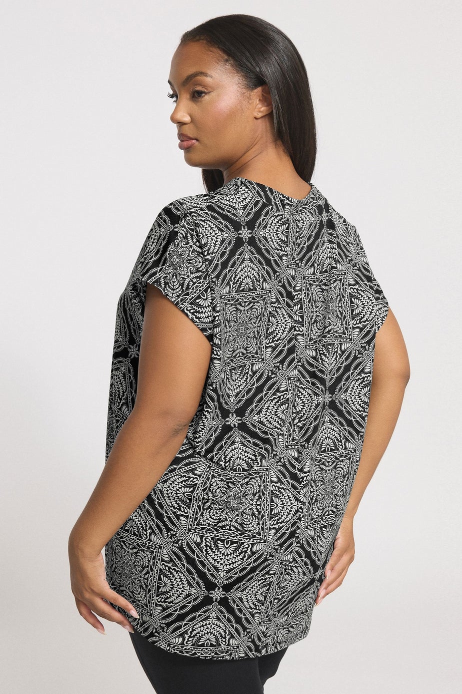 Yours Curve Black & White Paisley Print Pleated Top