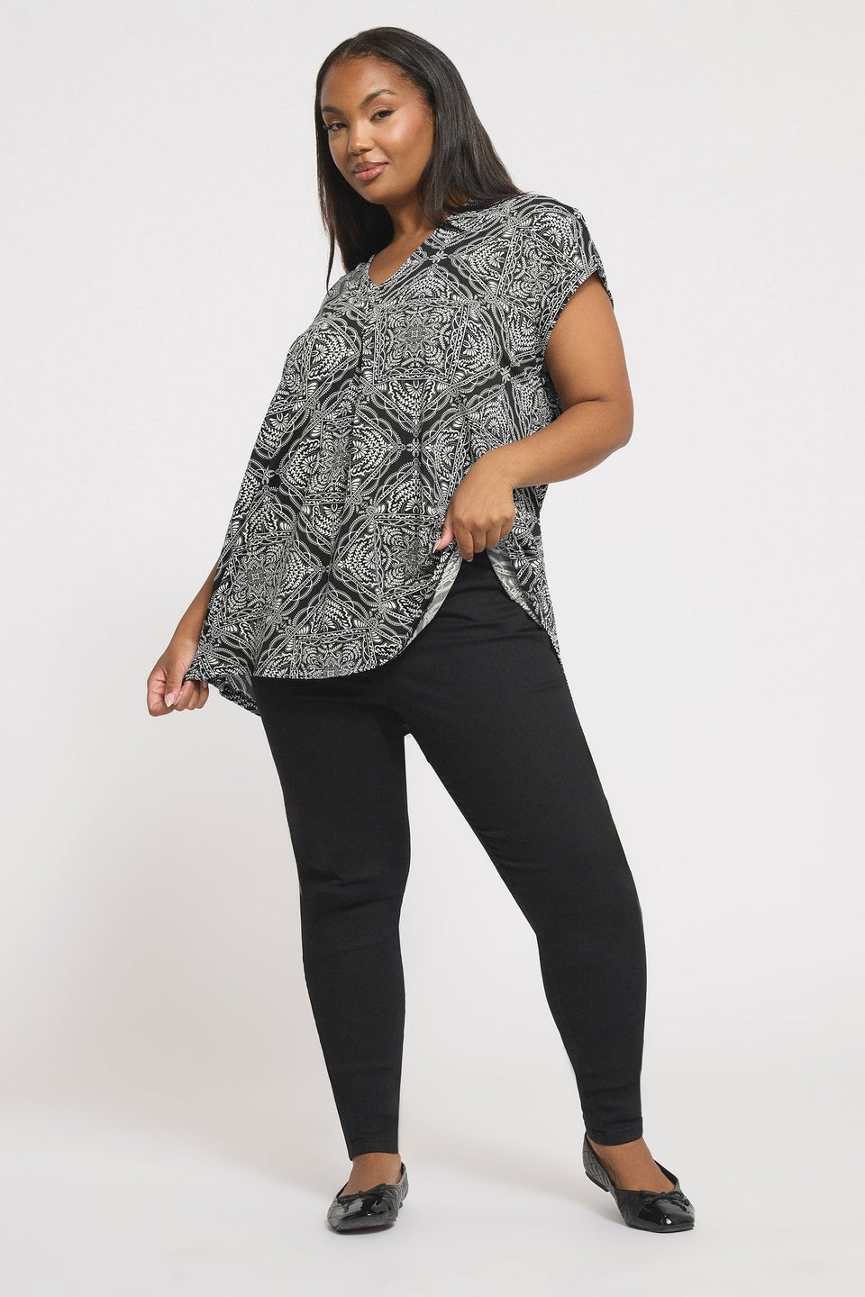 Yours Curve Black & White Paisley Print Pleated Top