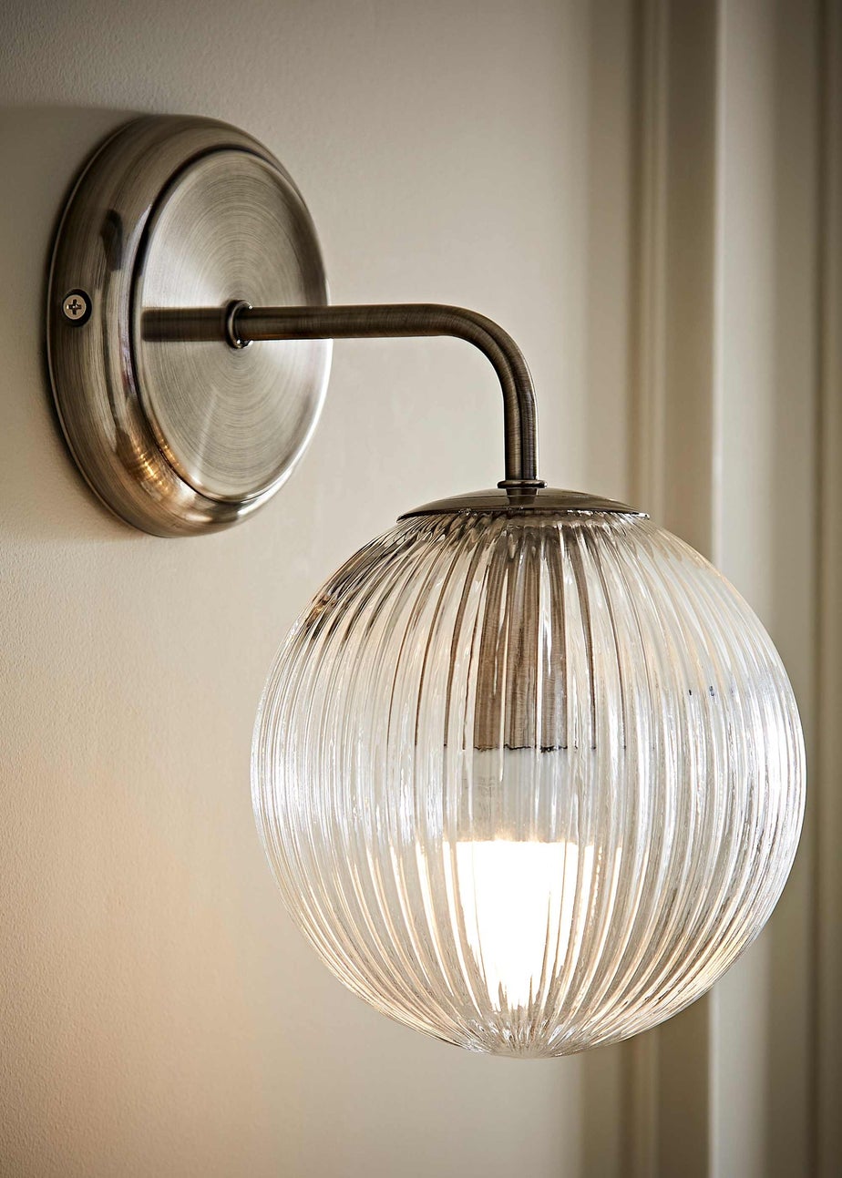 ValueLights Kempton Brushed Chrome Wall Light Ribbed Globe Shade