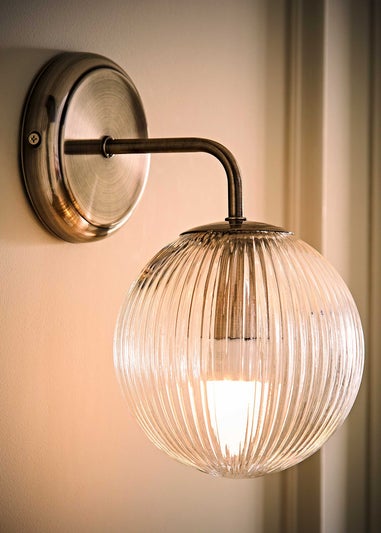 ValueLights Kempton Brushed Chrome Wall Light Ribbed Globe Shade