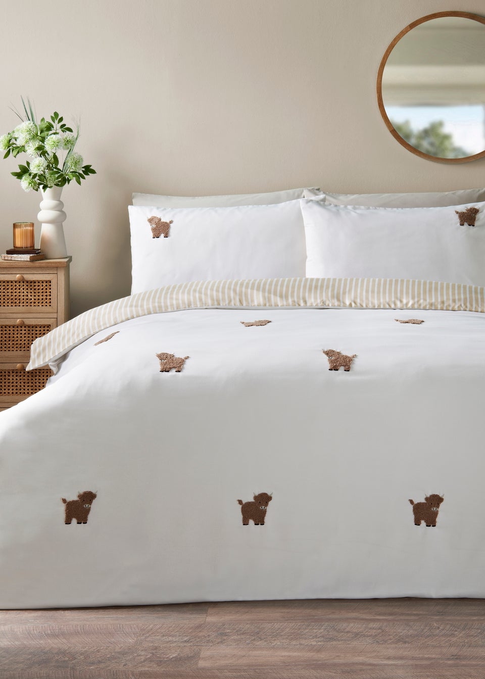 White Boucle Highland Cow Duvet Set