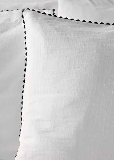 White Jacquard Scallop Duvet Set