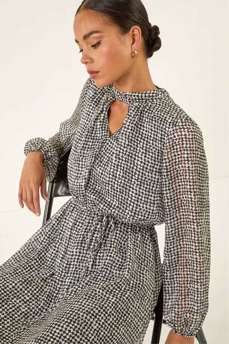 Roman Black Petite Geometric Keyhole Front Dress