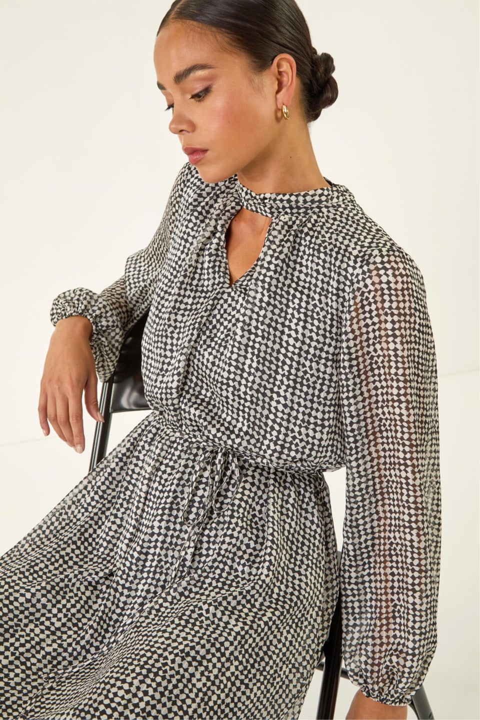 Roman Black Petite Geometric Keyhole Front Dress