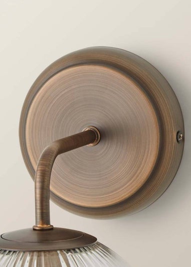 ValueLights Kempton Brushed Brass Wall Light Ribbed Globe Shade