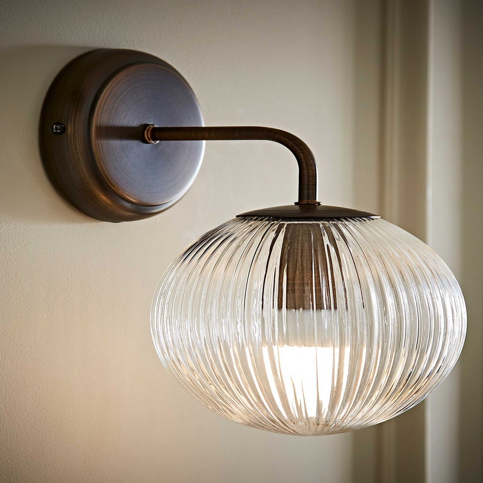 ValueLights Kempton Brushed Brass Wall Light Ribbed Globe Shade