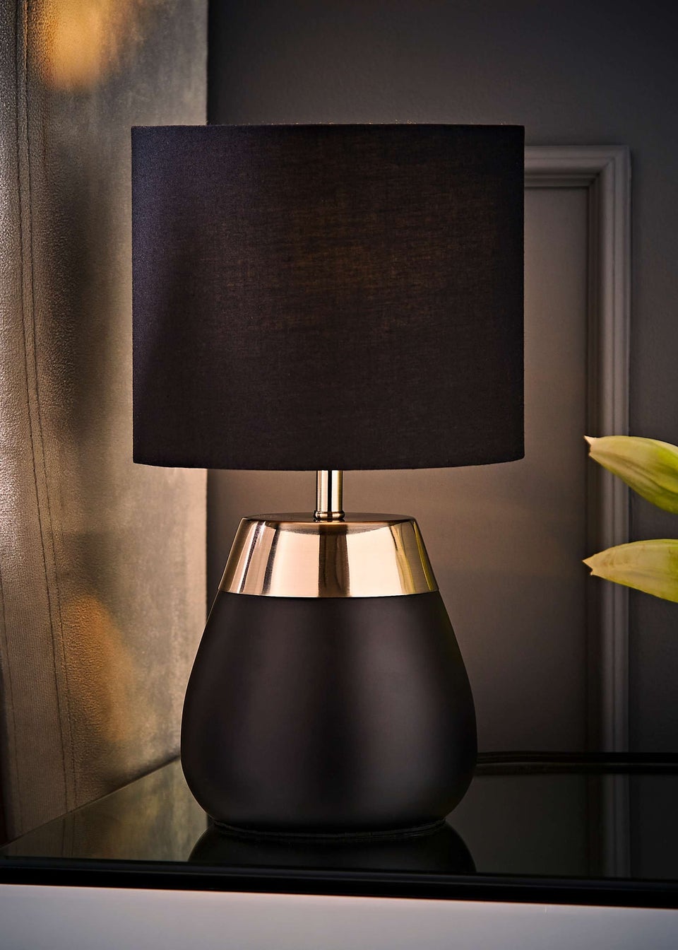 ValueLights Hurst Black Touch Touch Table Lamp