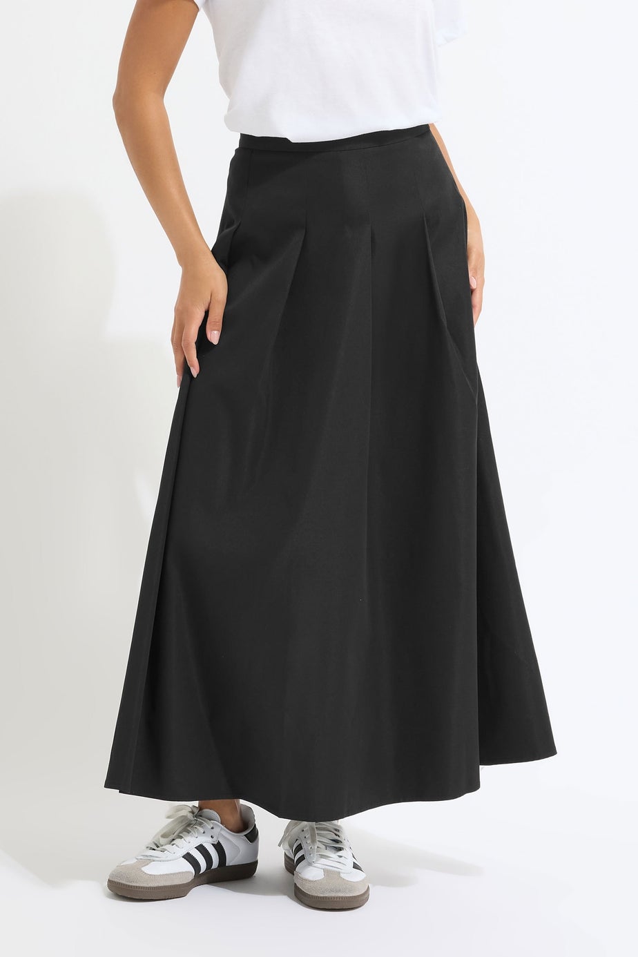 PixieGirl Petite Black Pleated Midaxi Skirt