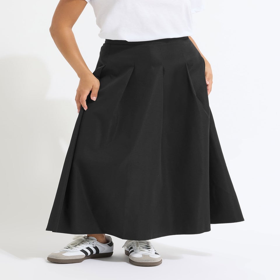 PixieGirl Petite Black Pleated Midaxi Skirt