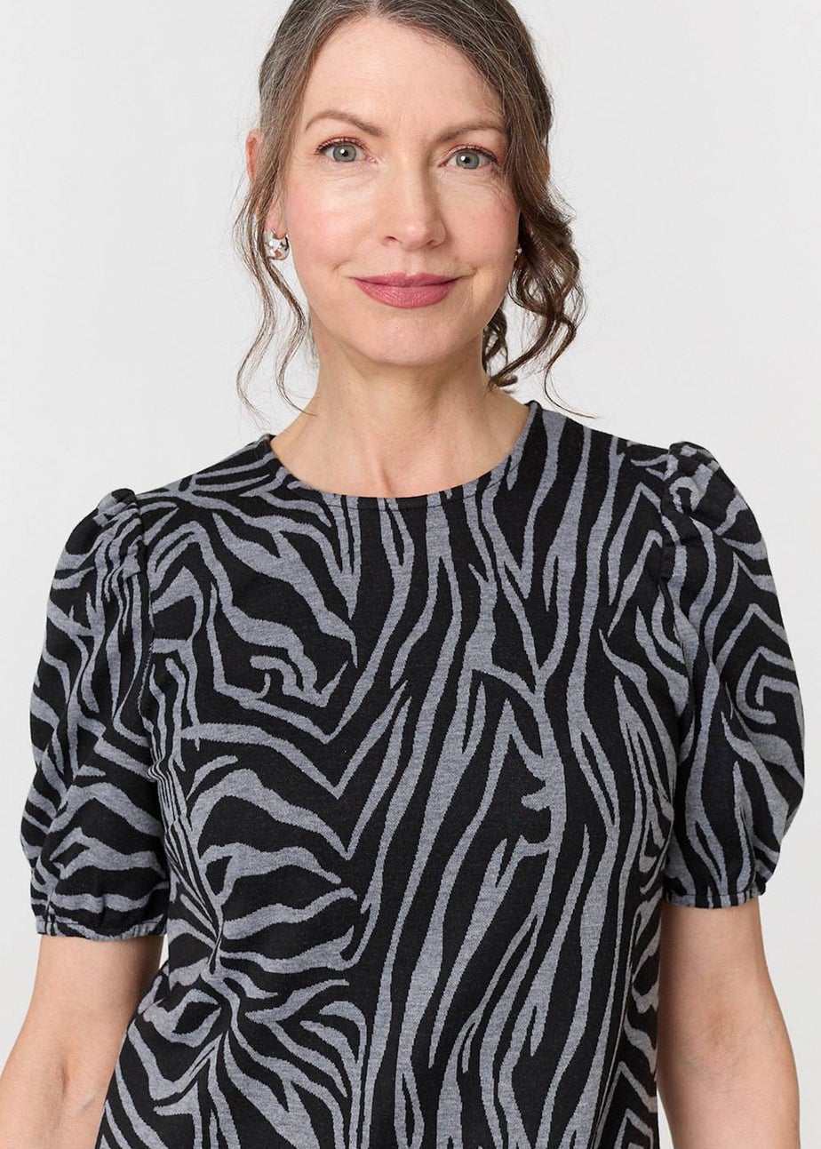 Izabel London Grey Animal Print Knee Length Shift Dress